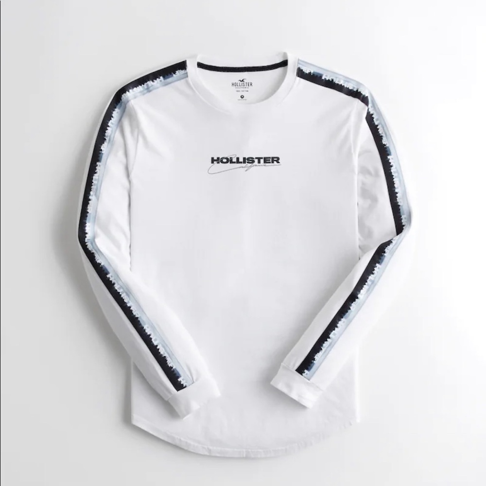 - HOLLISTER CURVED HEM T-SHIRT